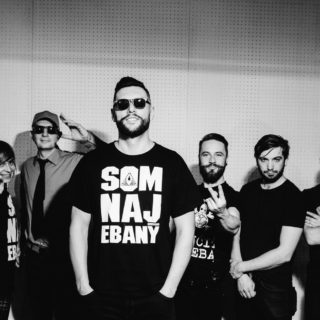 Nový album Smola a Hrušky – Čiernobiely je plný farieb BOMBING 2