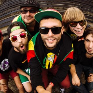 Smola a Hrušky slávi plnoletosť a tisíci koncert svojej kariéry. BOMBING