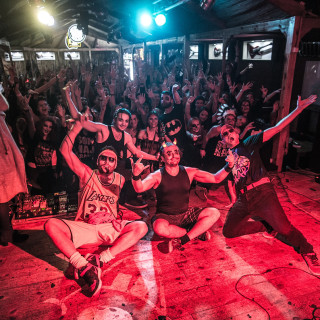 Smola a Hrušky a The Paranoid odpálili turné vypredaným halloweenskym koncertom! BOMBING 4