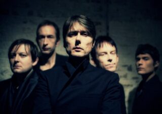 Na najbližšej POHODE sa predvedie BritPop legenda SUEDE BOMBING