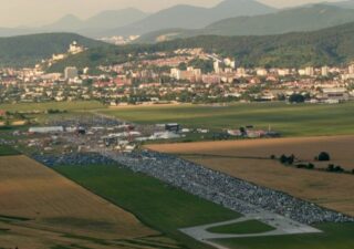 TÍM POHODY JE UŽ NA LETISKU BOMBING